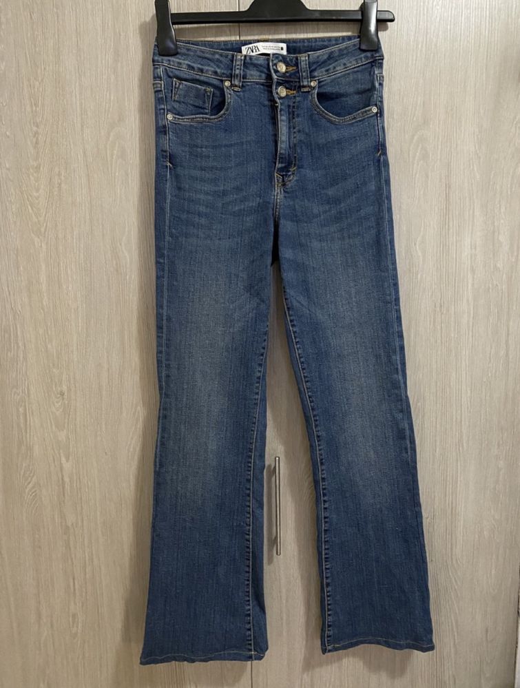 Livrare gratuita Blugi / Jeans Zara  slim fit / evazati mar 36