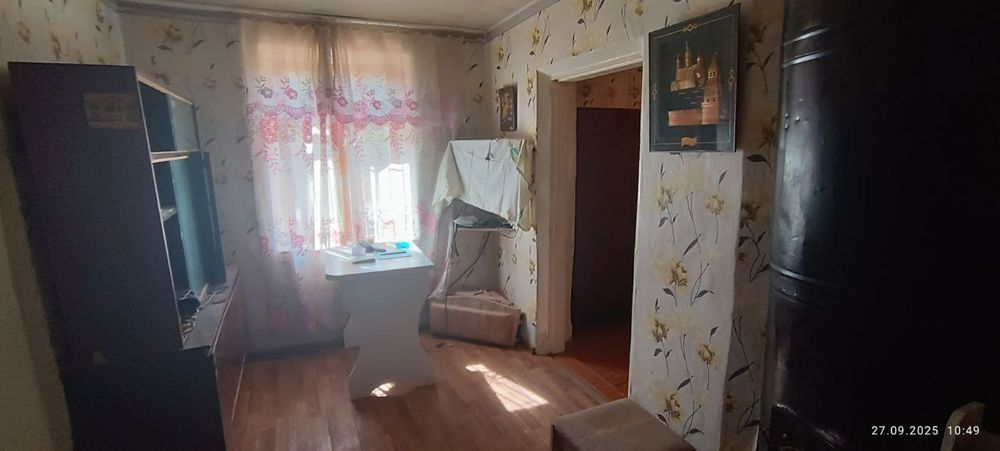 Сдаётся участок в чирчике 2 соток 2 комната около радомма семейным