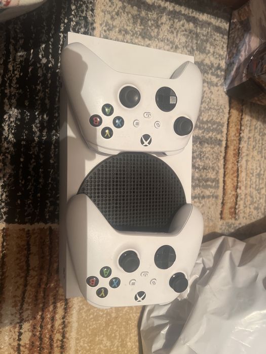 Продам хbos series S 512gb 2 гейм пада