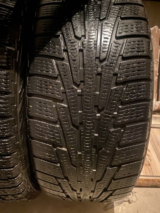 Продам зимние шины б/у размер 265/45/21,