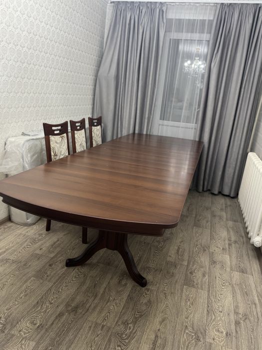 Продам стол для гостинной