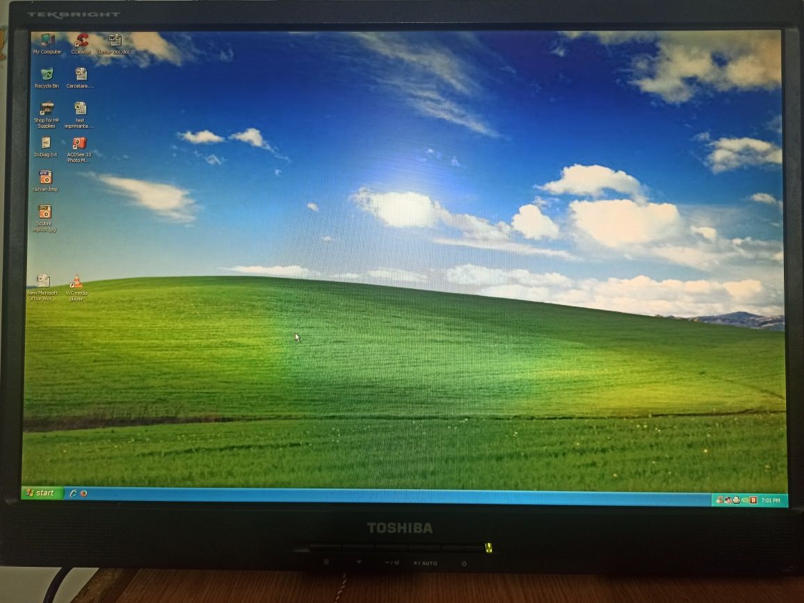 Monitor 22 inch LCD Toshiba