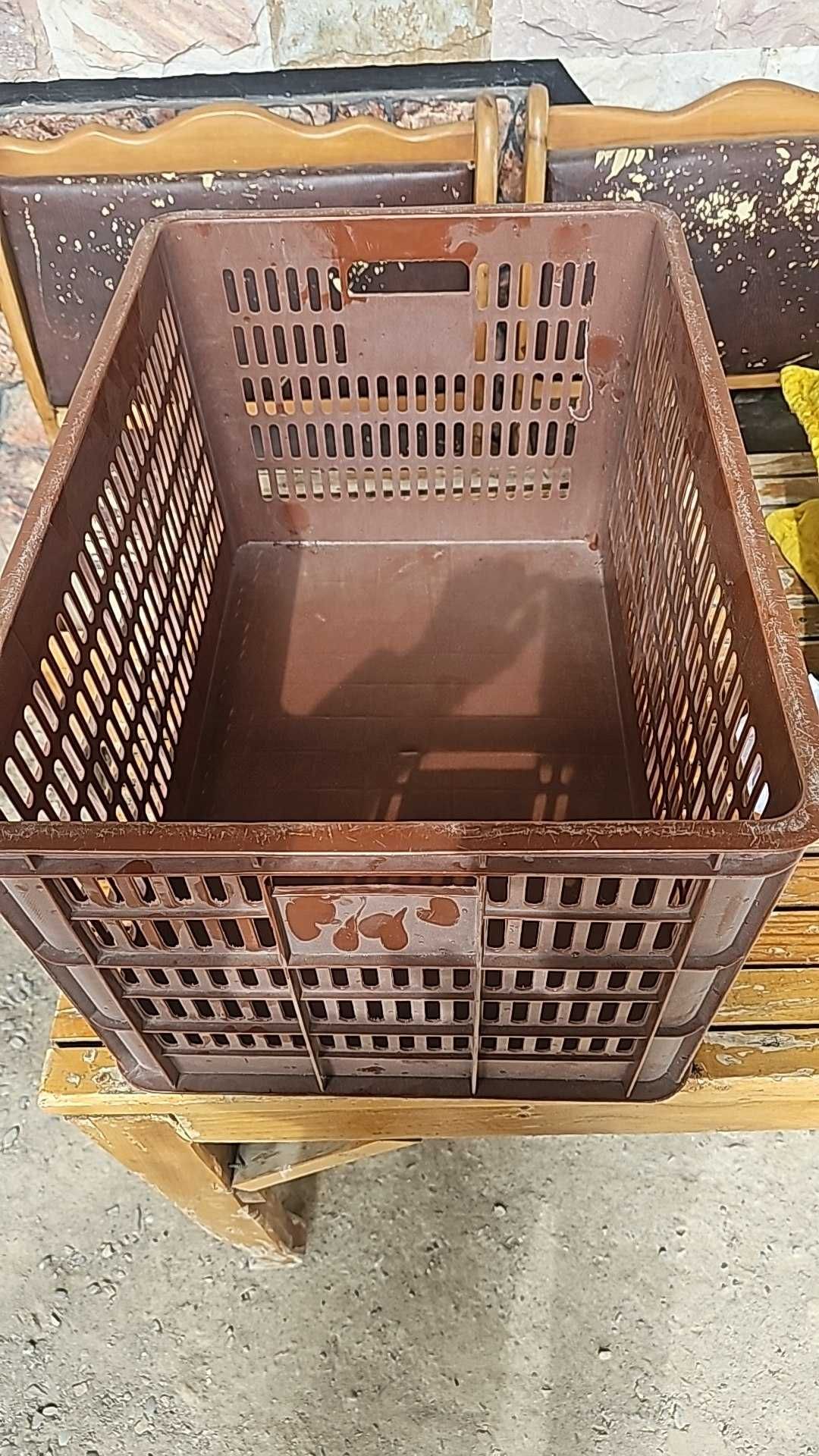 Ящик пластмассовый для продуктов - 58 х 41 х 34 см. Б/у.