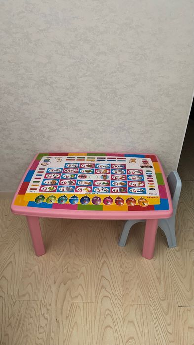 Детский стол со стулом