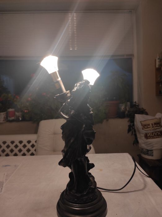 Антикварна настолна лампа