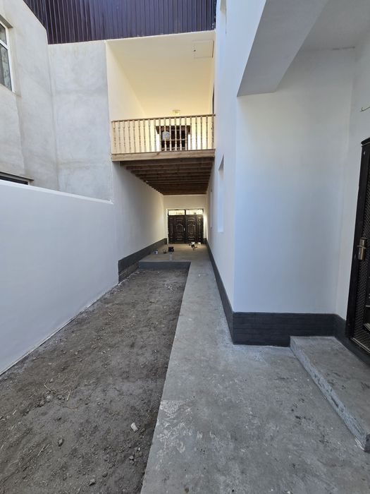 Зудлик билан ховли жой сотилади. Ремонти тугалланган холда.