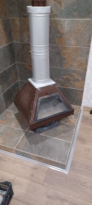 Камина на дърва почти нова