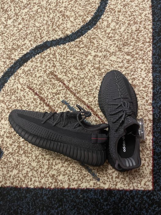 Yeezy 350 negri.