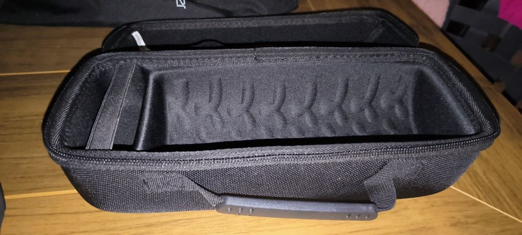 JBL Charge 5 със защитен калъф