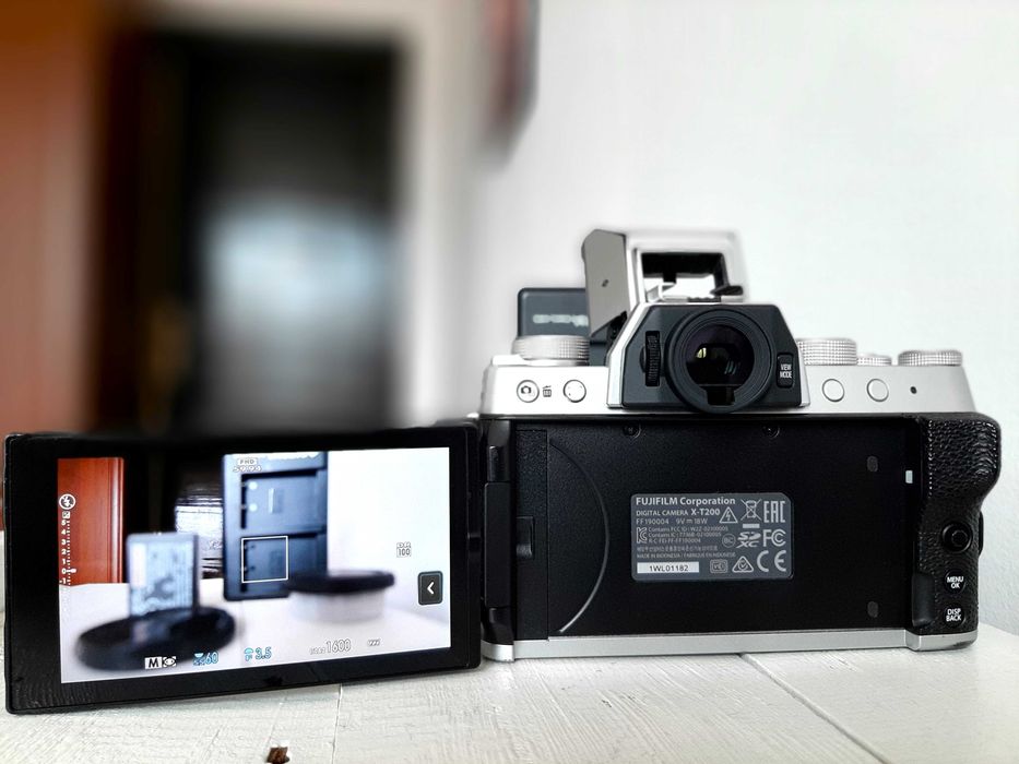 FUJIFILM X-T200 с обектив 15-45 mm