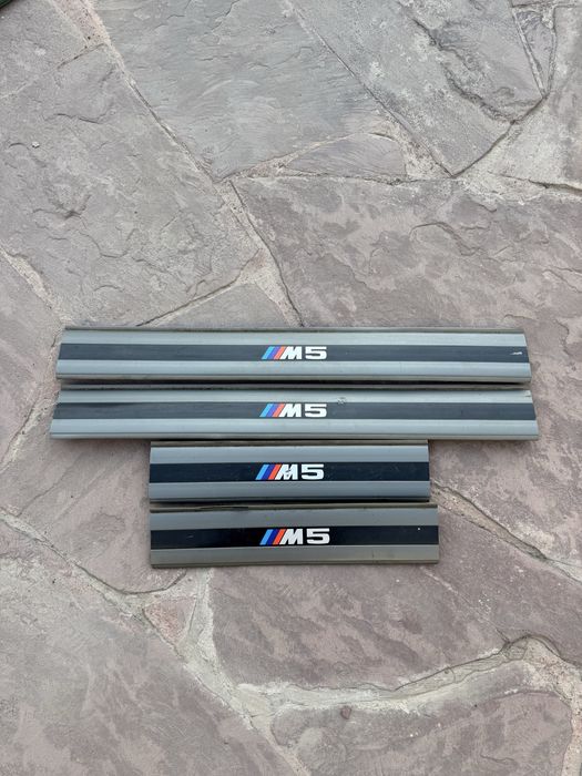 Оригинал порожки (накладки) M5 на BMW e34