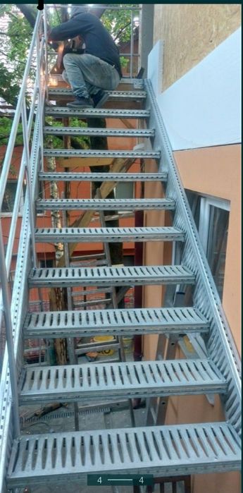 Vând Scarii zincate la cela mai buna 3