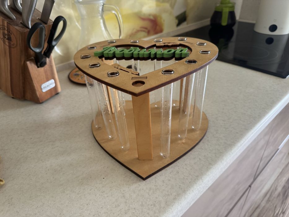 Продам Вазу  для цветов.