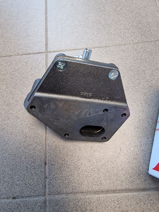 Pompa apa tractor fiat 211.215.250 fiat 311.315.411.415 preț 650 lei b