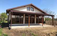 Casa modulara și garaje auto din structura metalica si panou sandwich