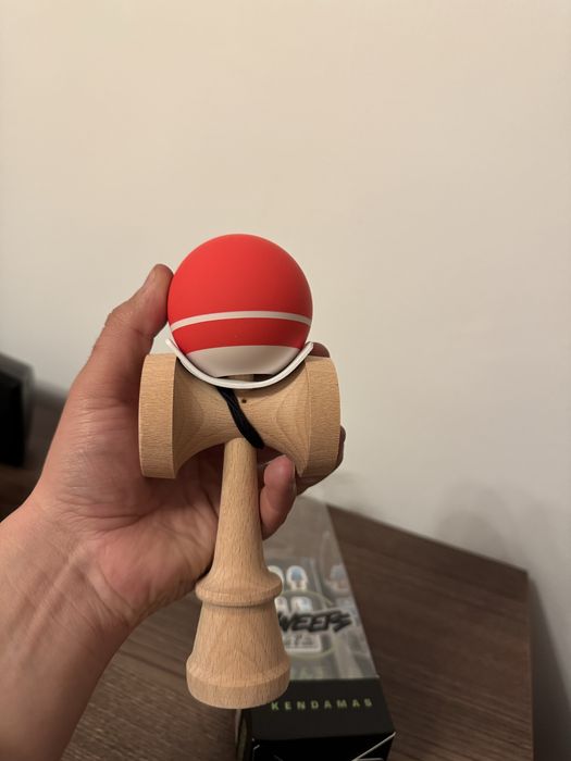 Kendama Sweets Tracker Broken Shape AntiSkid Red nou