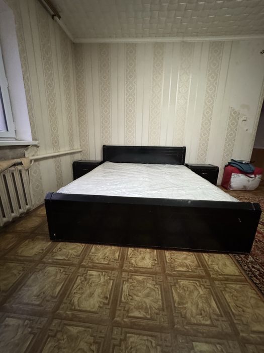 Спальный гарнитур б/у с матрасом