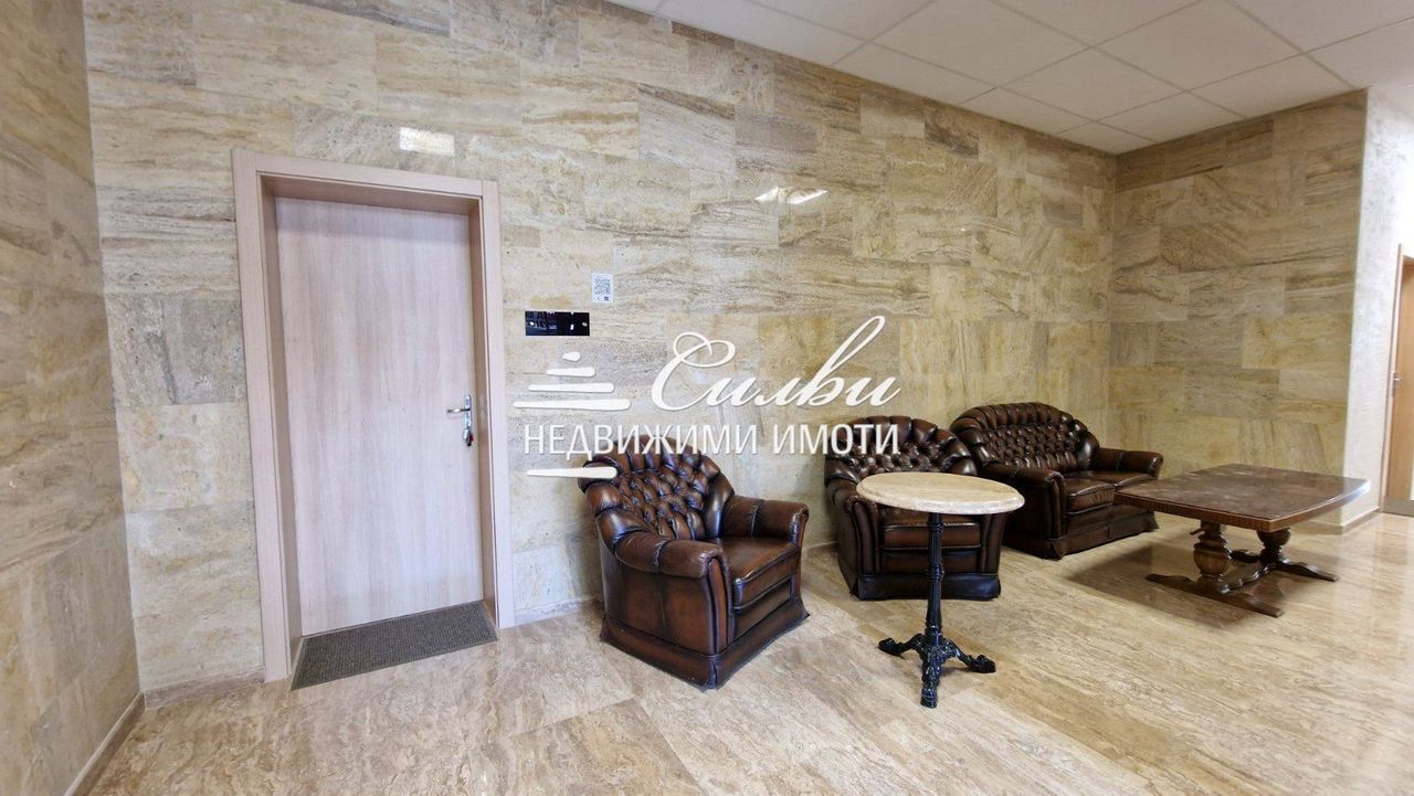 Дава се под наем Офис в Шумен, Център - 18 кв.м за 178.5 € - Снимка #1