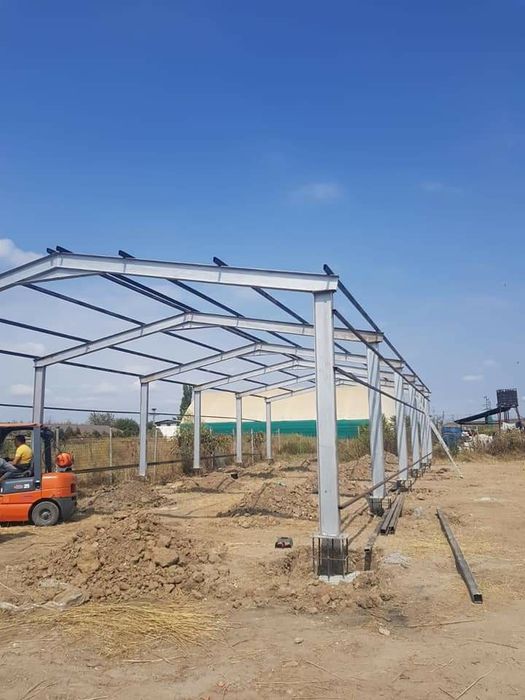 Vând hală metalică 12 m lățime 35 de m lungime 4 metri înălțime