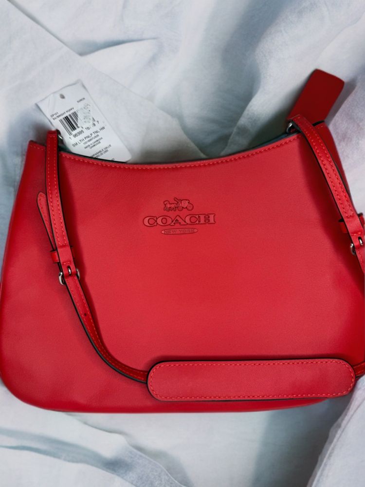 червена чанта COACH