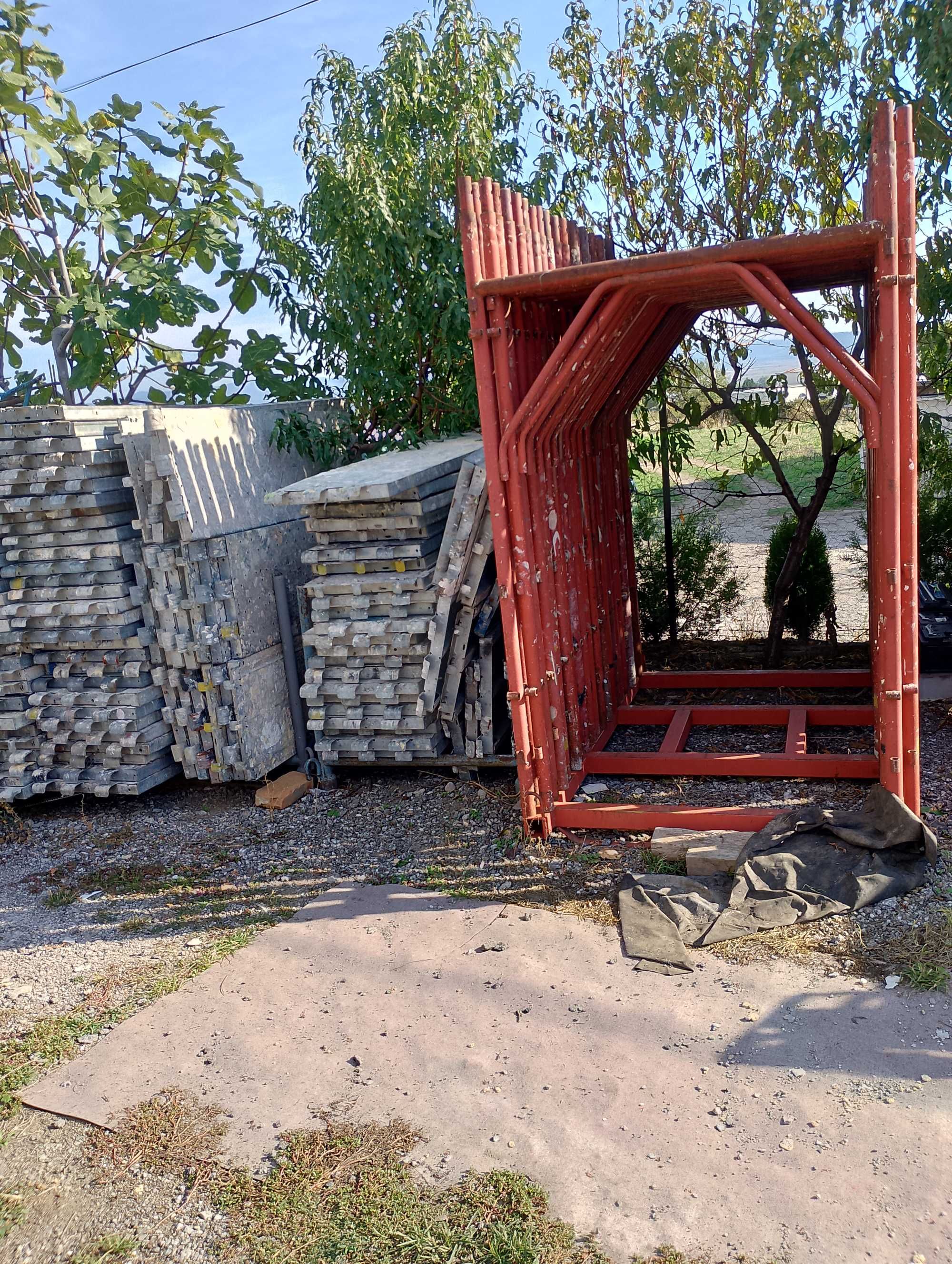 Хюнебеци греди под наем