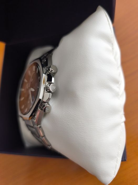 Часовник Casio EDIFICE EQB-1100D-1AER