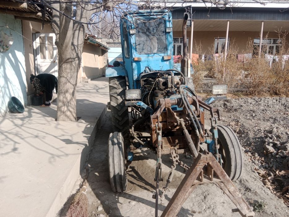Traktor sotiladi barcha agregatlari bilan birga puli tel orqali gapl