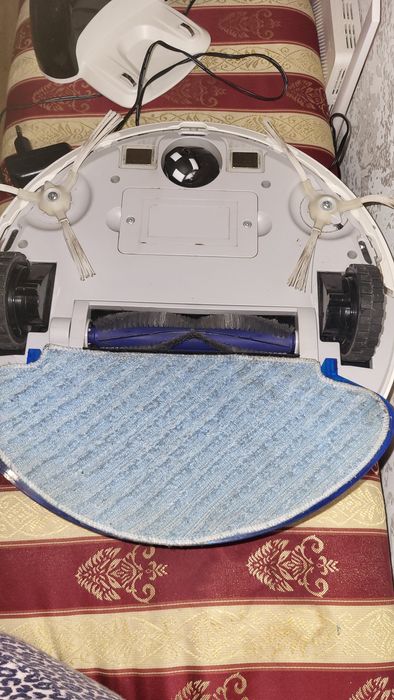 Робот пылесос продам