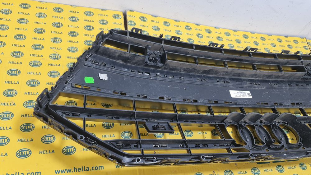 Grila masca radiator black Audi A7 S7 c8 4k bara fata far 2018+