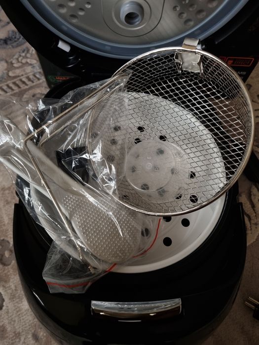 Мультиварка REDMOND RMC-М90