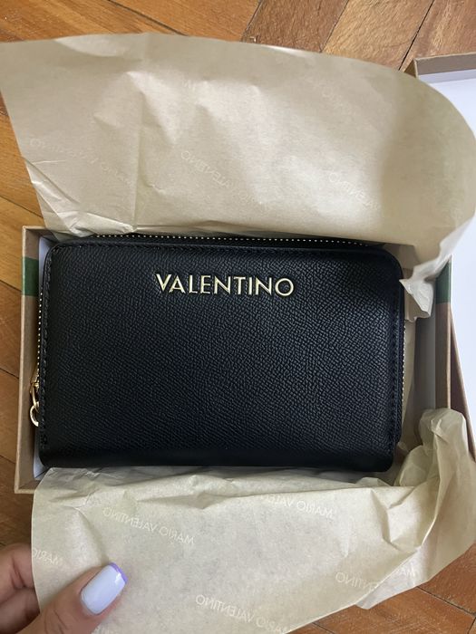 Ново портмоне нa Valentino