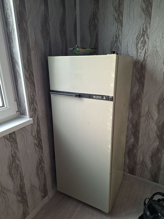 Продаеться холодильник