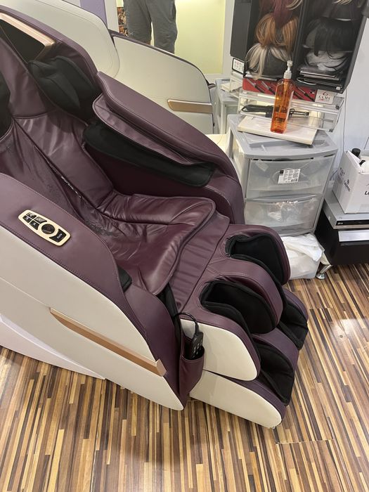 Стола е ползаван 2 години, като цяло  малко е ползван