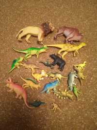 Продам набор фигурок животных  и динозавра.