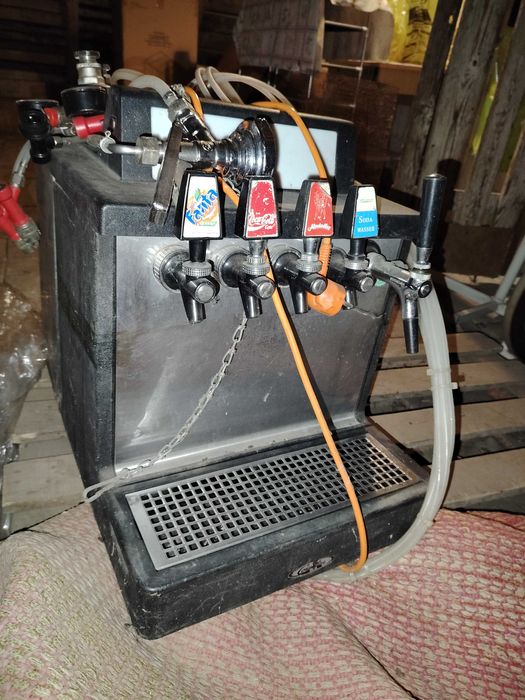 Dozator pentru sucuri