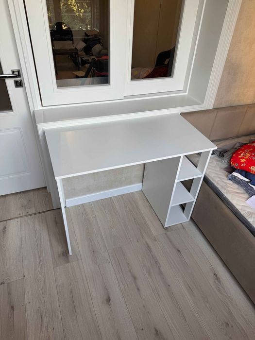 Письменный и компьютерный стол ЛДСП  ламинированный гладкий + Доставка