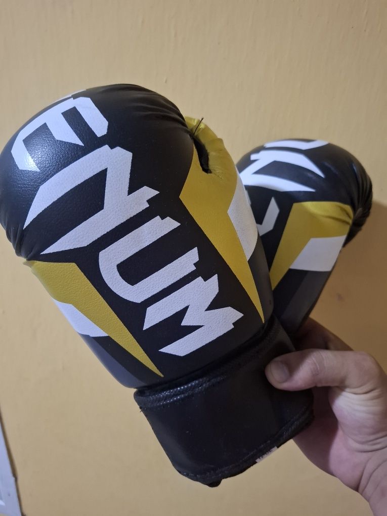 Boks perchatka yangi