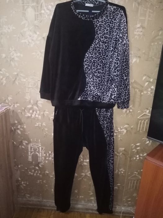 Женский велюровый костюм 54-56 размер