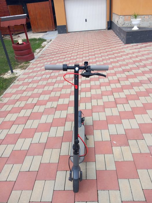 Vând trotineta electrica