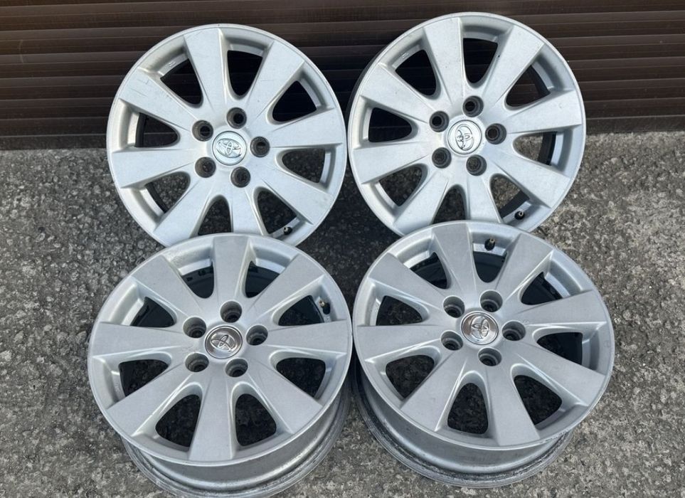 Продам оригинальные диски Тойота R16