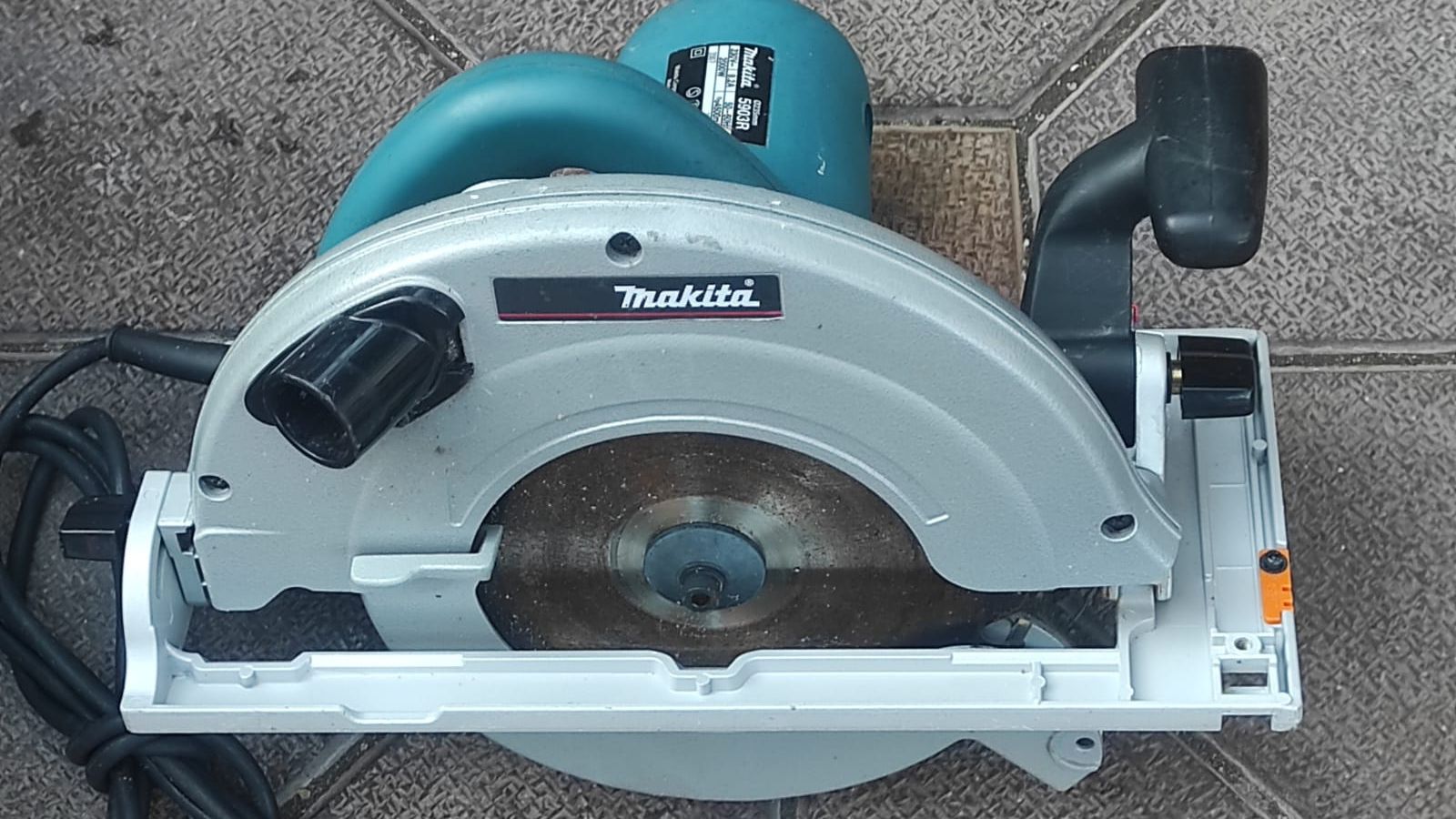 Circular MAKITA 5903 R de 2000 w