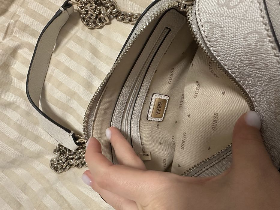 Чанта guess.