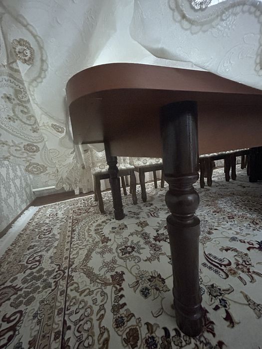 Стол и стулья өте жақсы сапада