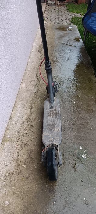 Vând trotineta electrica xiaomi defectă