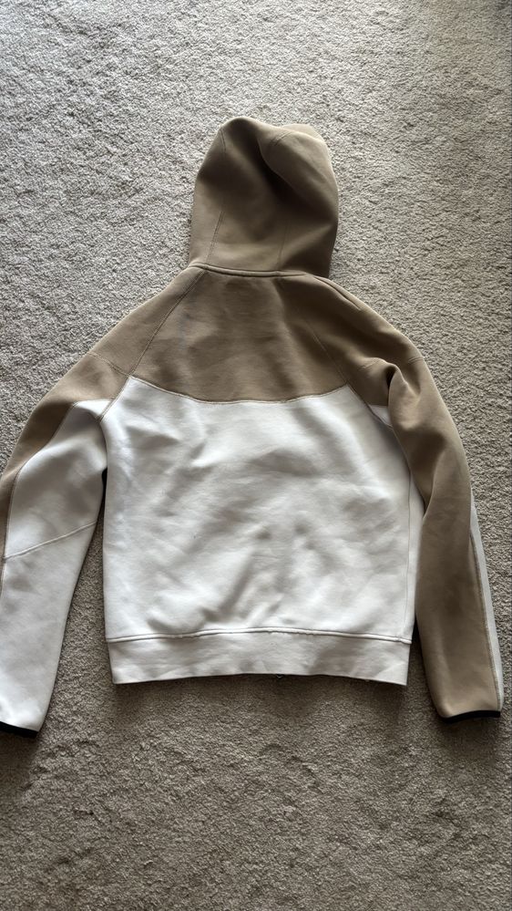 Суичер на nike tech fleece