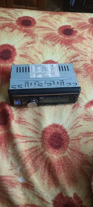 Vând casetofon auto 1din trevi scd 5702 cu blotooth