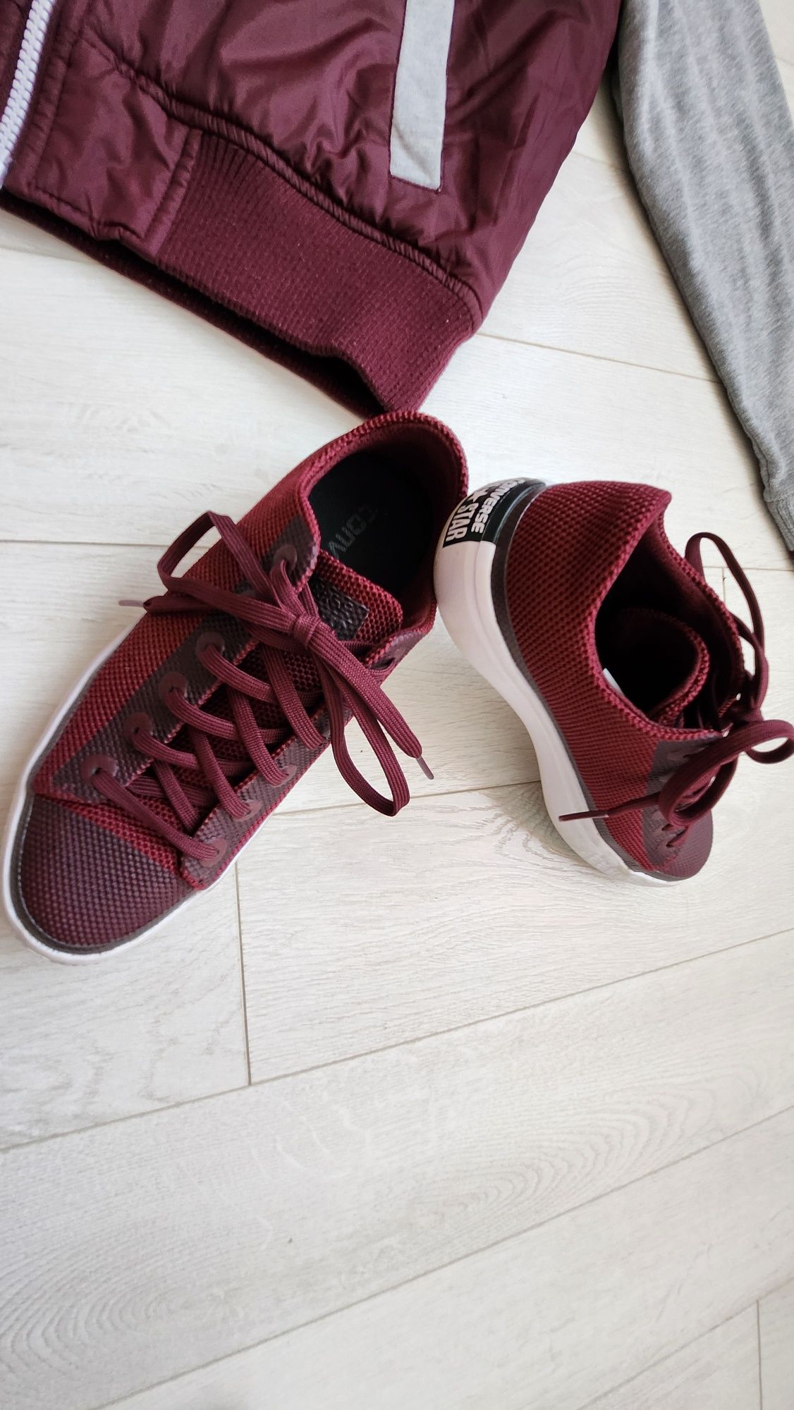 Сет Converse 10-12год. Яке и кецове 36номер в цвят бордо