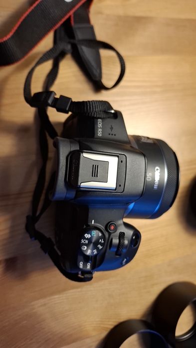 Canon R50 Mirrorless- APS - C с три обектива