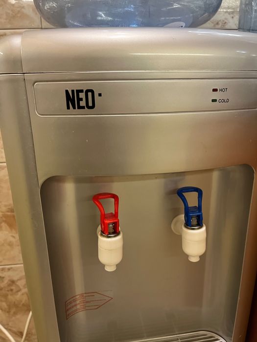 Диспенсър машина топла, гореща и студена вода NEO електронно охлаждане