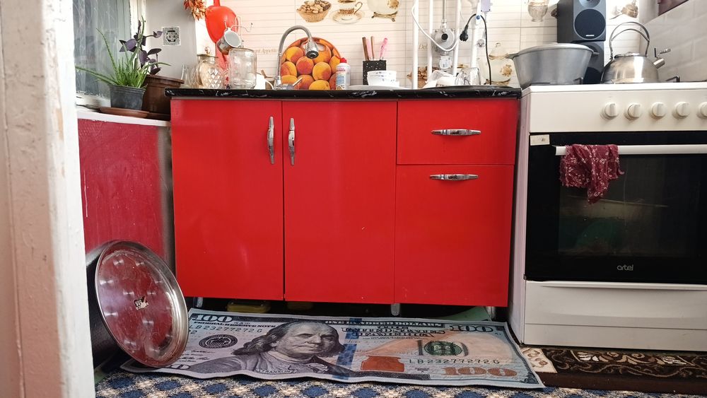 Ошхона мебели сотилади